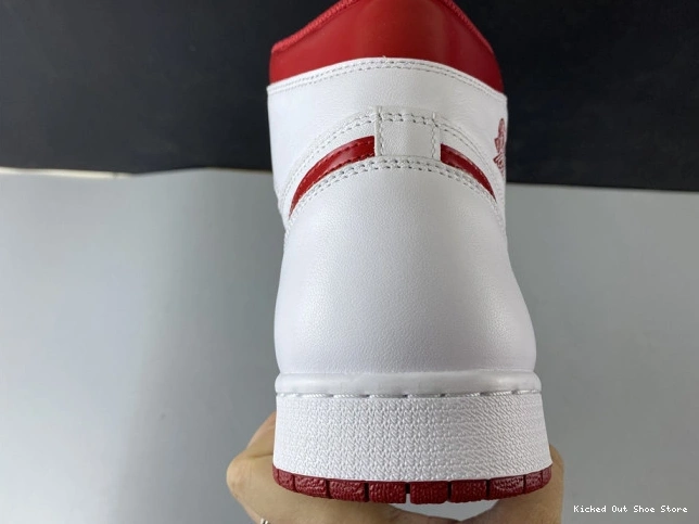 Kick Theory (2017) Retro Air 1 Red 555088-103 Metallic Jordan 0818